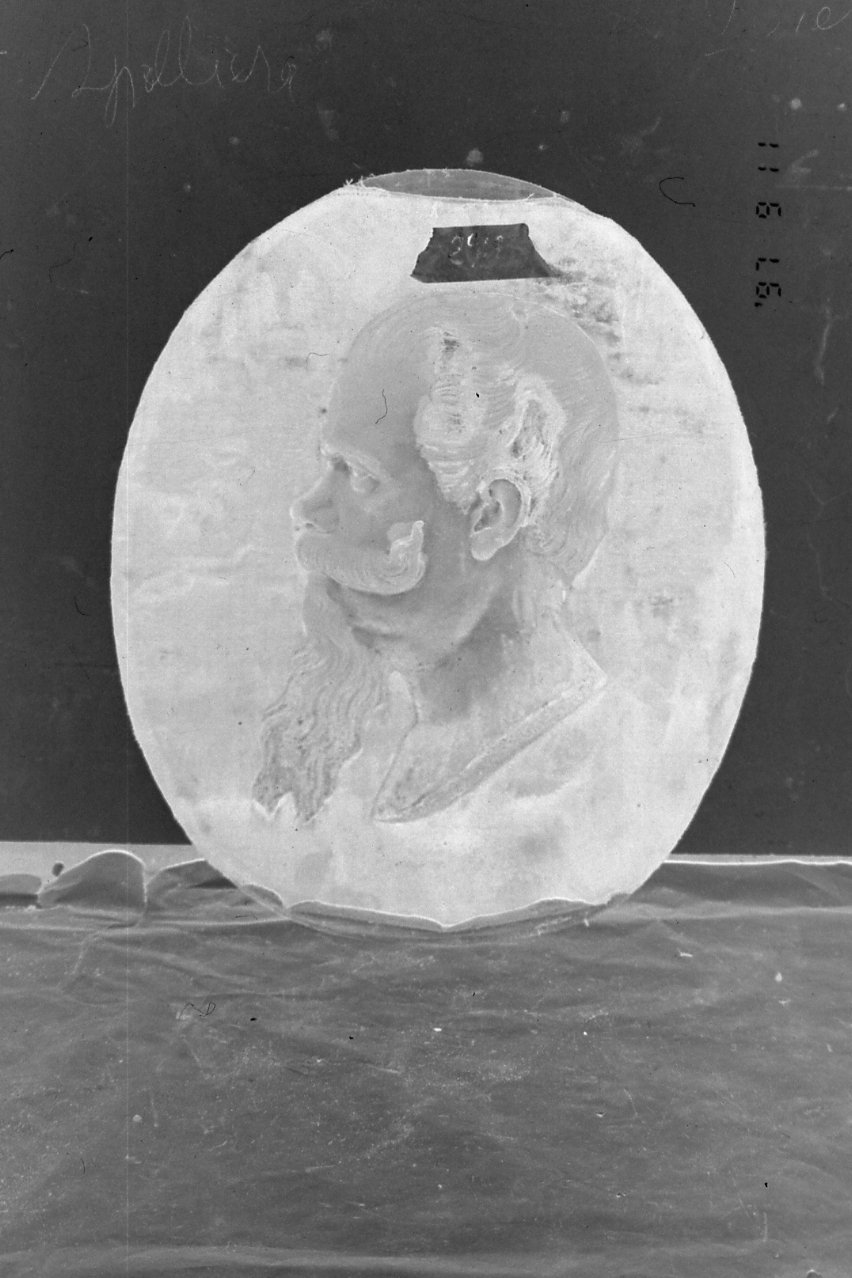 medaglione - bottega napoletana (prima metà sec. XIX)