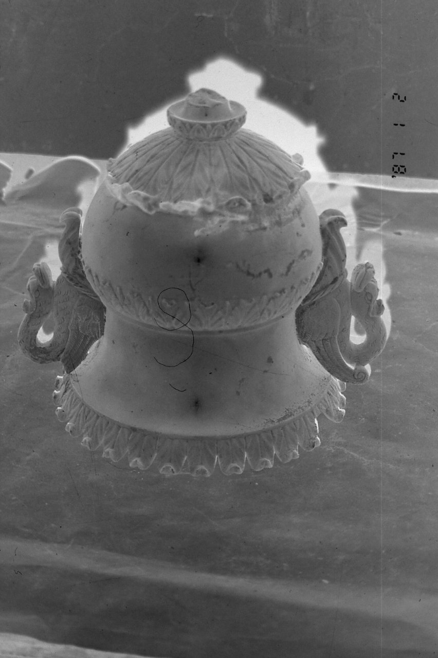 vaso - bottega napoletana (seconda metà sec. XIX)