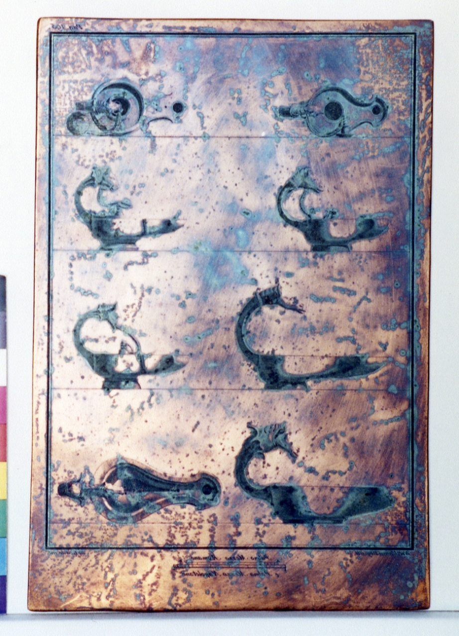 lucerne monolicni di bronzo con ansa configurata e particolari (matrice) di Vanni Nicola, De Grado Filippo (sec. XVIII)