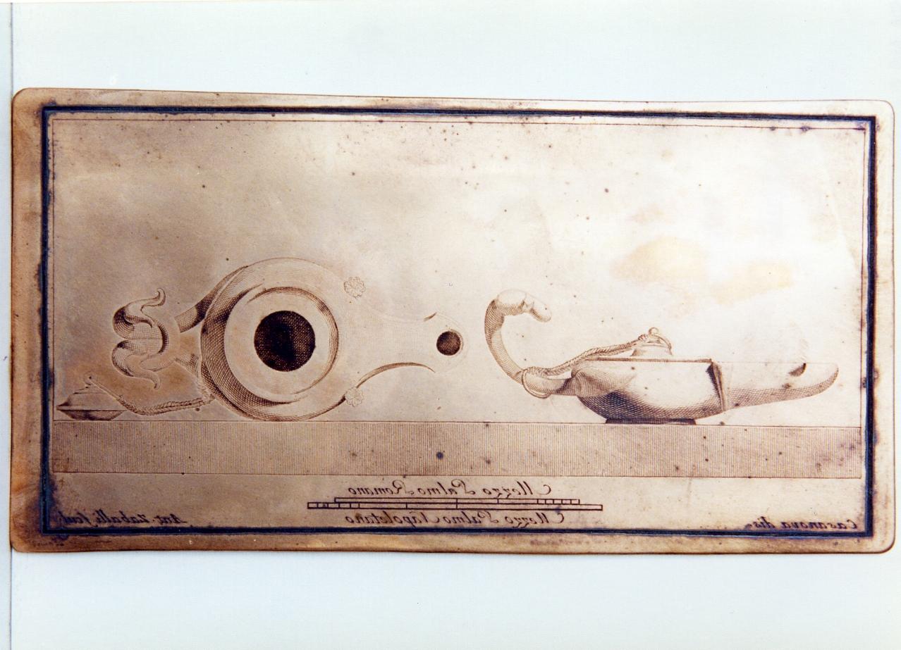 lucerna monolicne di bronzo: veduta laterale e superiore (matrice) di Casanova Giovanni Battista, Zaballi Antonio (sec. XVIII)