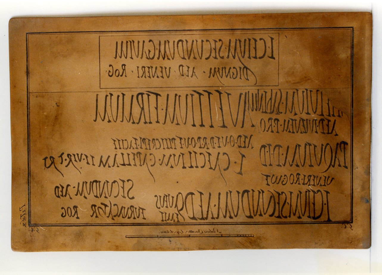 testi latini graffiti (matrice) - ambito napoletano (sec. XVIII)