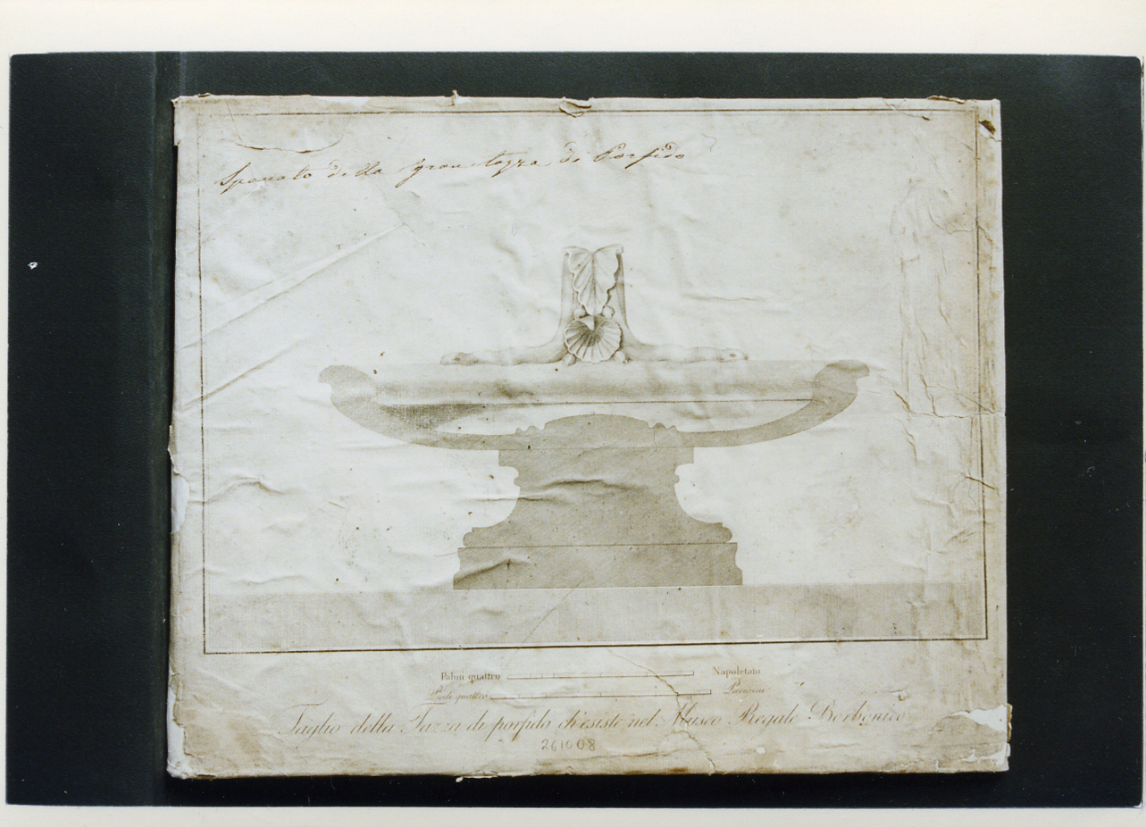 tazza di porfido del Real Museo Borbonico: veduta frontale (stampa controfondata) - ambito napoletano (sec. XIX)