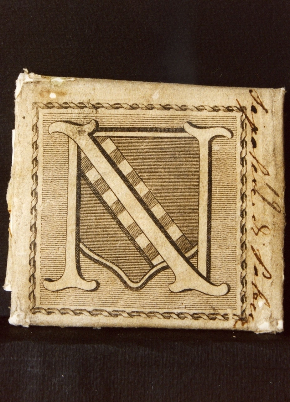 lettera N con scudo (stampa controfondata) - ambito napoletano, ambito napoletano (?) (sec. XVIII)