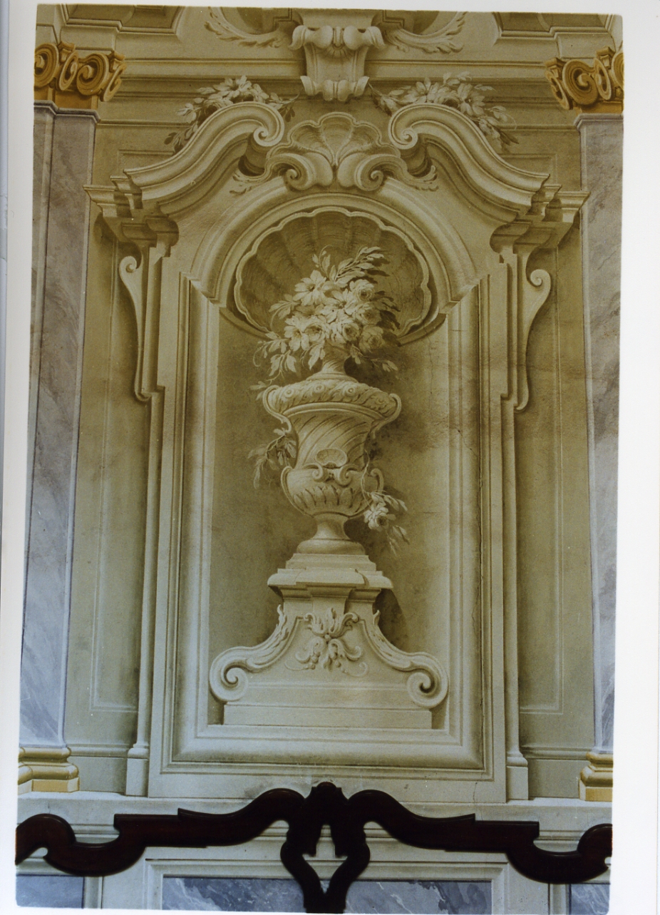 finta nicchia con vaso (dipinto) di Natali Giovan Battista (sec. XVIII)