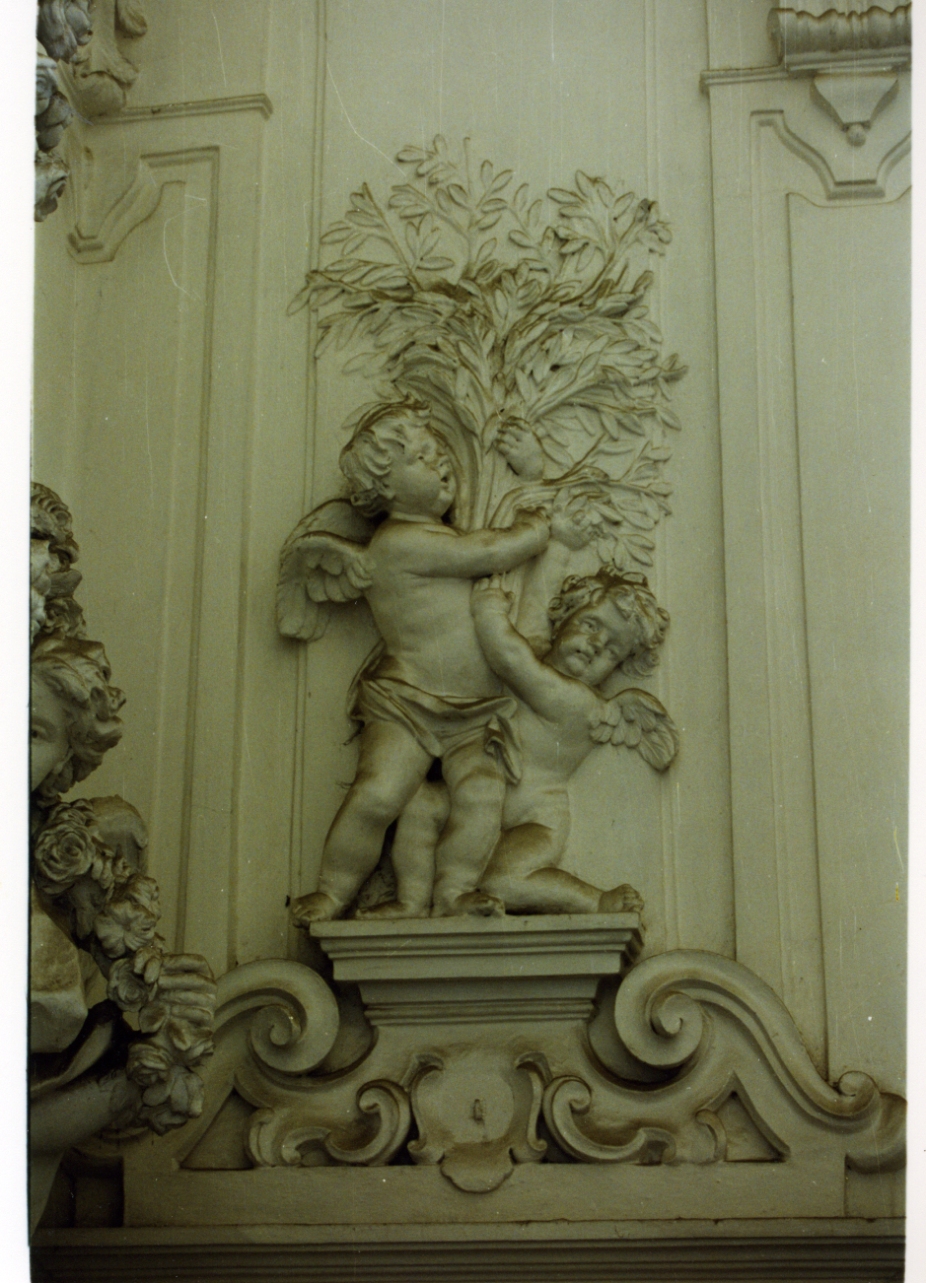 putti alati (decorazione plastica) di Vaccaro Domenico Antonio (sec. XVIII)