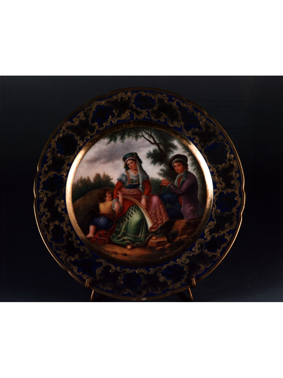 scena campestre con figure (piatto) di Giovine Raffaele - manifattura francese (sec. XIX)