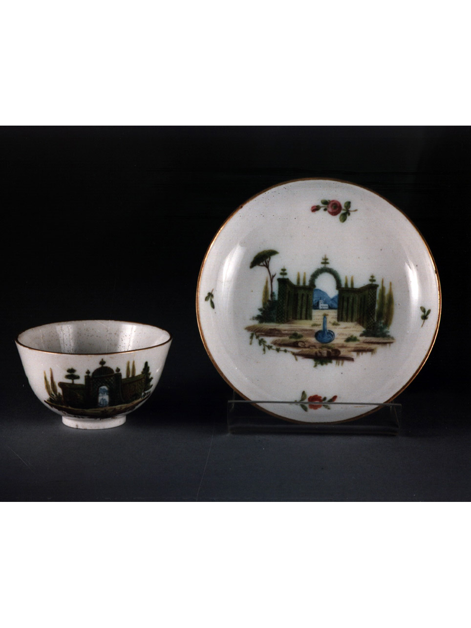 paesaggio con architetture (piattino) di Cozzi Geminiano (sec. XVIII)