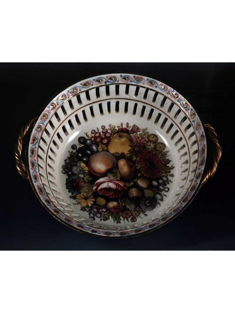 cespo con fiori e frutta (cestino) - manifattura napoletana (sec. XIX)