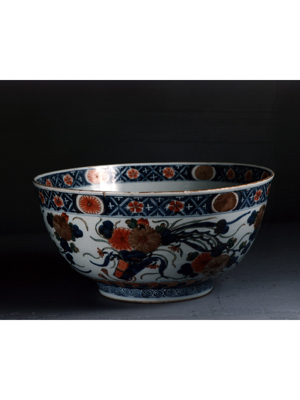 motivi decorativi floreali (coppa) - manifattura di Jingdezhen (sec. XVIII)