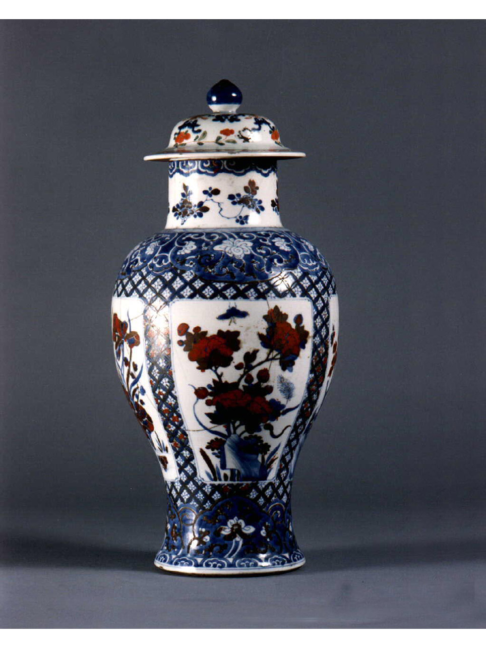 motivi decorativi floreali (vaso) - manifattura cinese (fine/inizio secc. XVIII/ XIX)