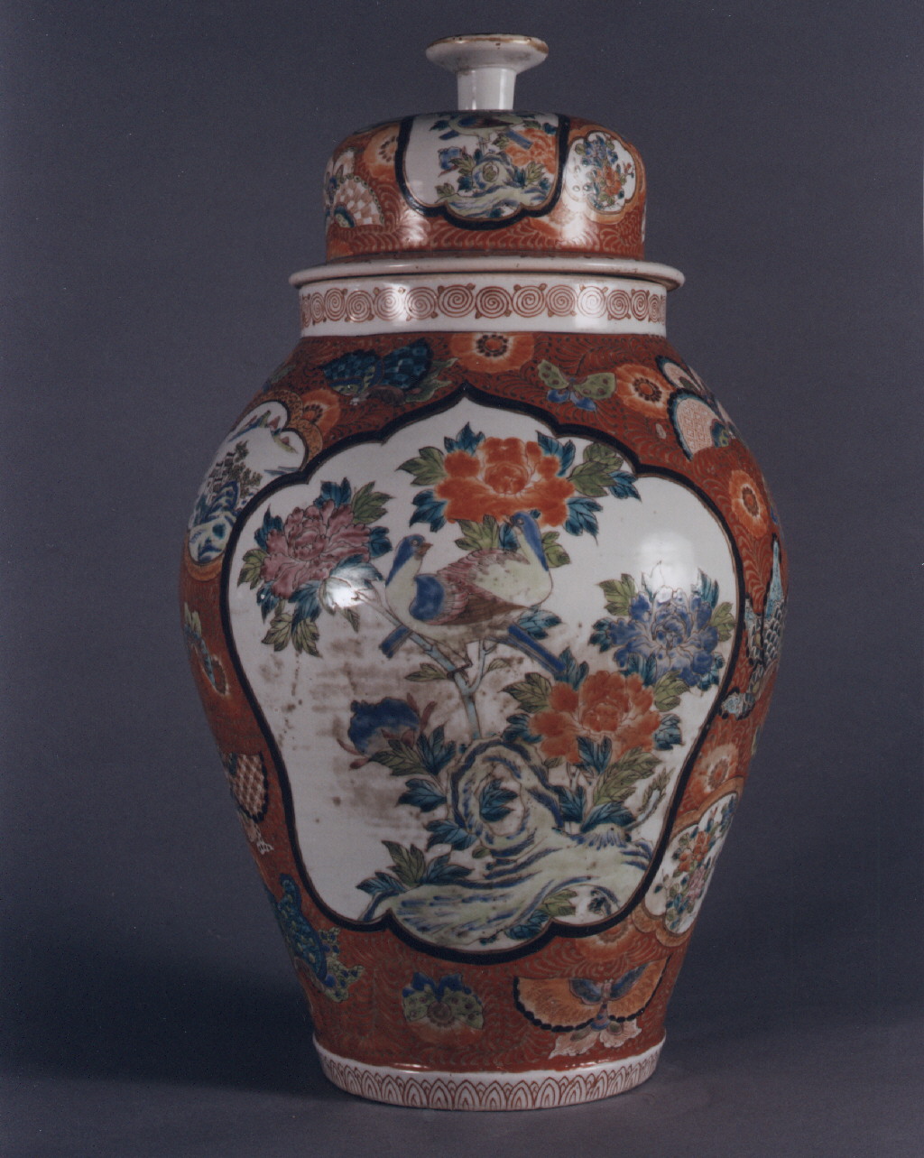 motivi decorativi vegetali e animali (vaso) - manifattura giapponese (sec. XIX)