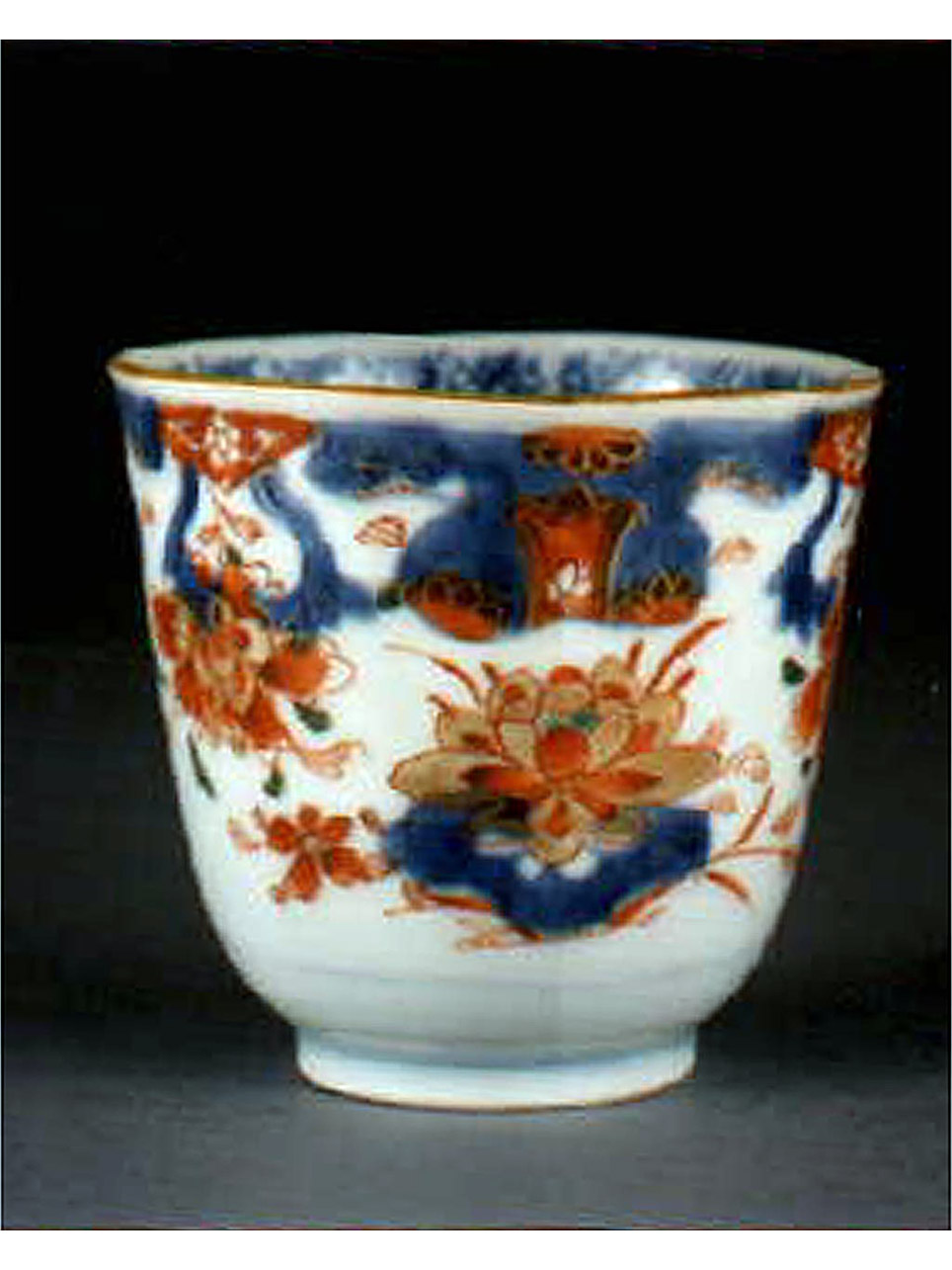 motivi decorativi floreali (tazzina) - manifattura cinese (sec. XVIII)