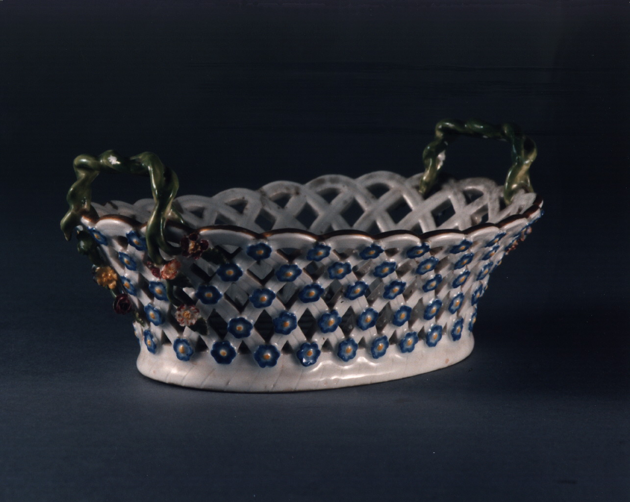 motivi decorativi floreali (cestino) - manifattura di Meissen (secc. XVIII/ XIX)