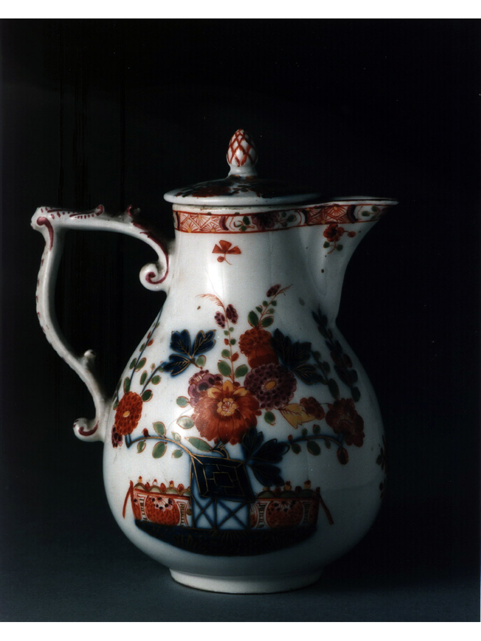 motivi decorativi vegetali e animali (caffettiera) - manifattura di Meissen (sec. XVIII)