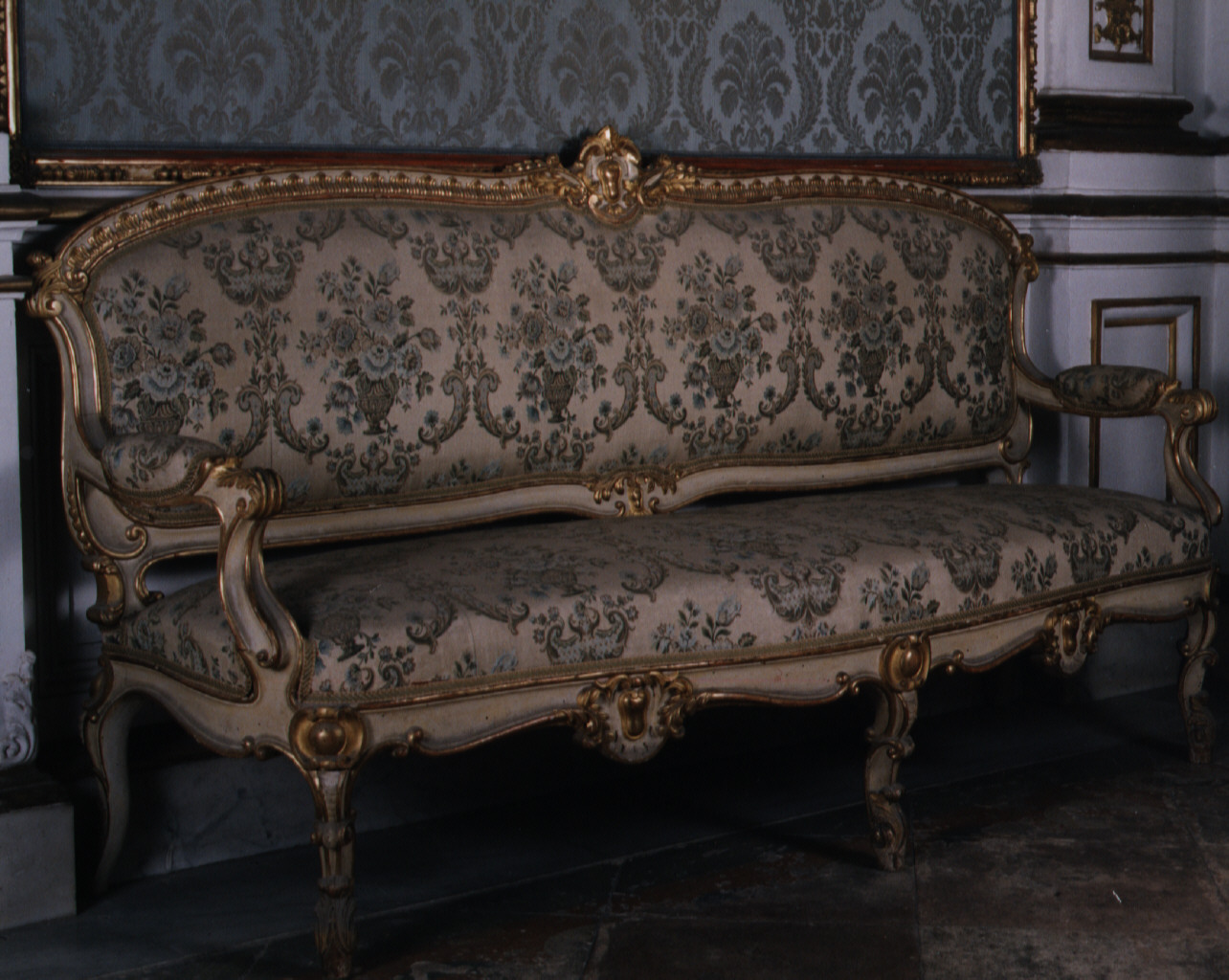 divano, serie - manifattura napoletana (secondo quarto secc. XIX/ XX, sec. XX)