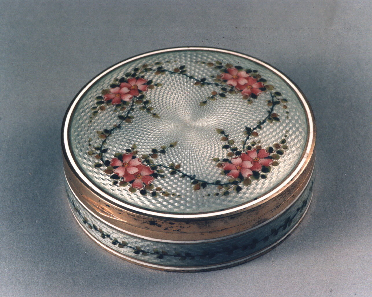 motivi decorativi floreali (tabacchiera) - manifattura napoletana (prima metà sec. XX)