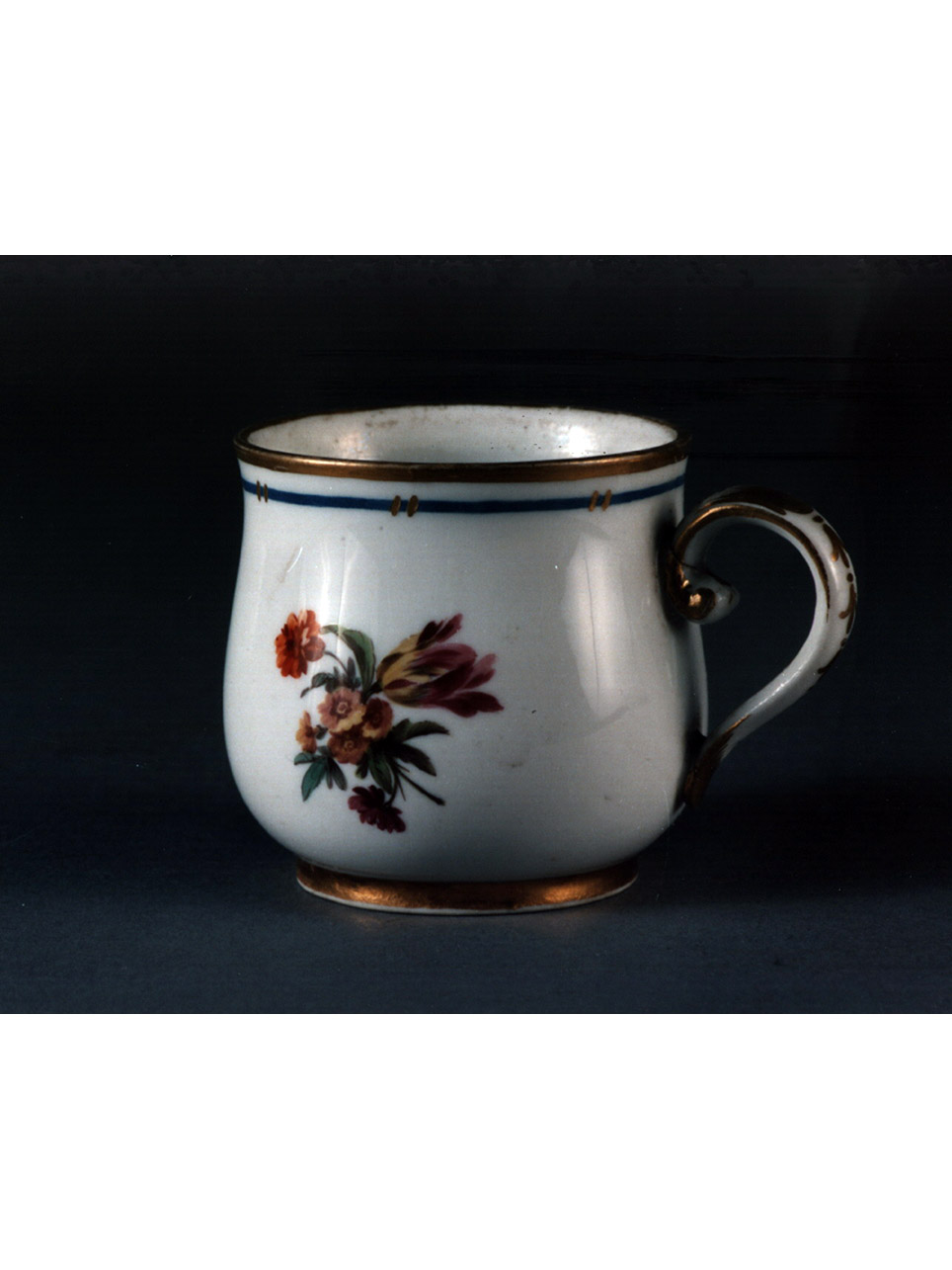 motivi decorativi floreali (tazza) - manifattura viennese (sec. XVIII)