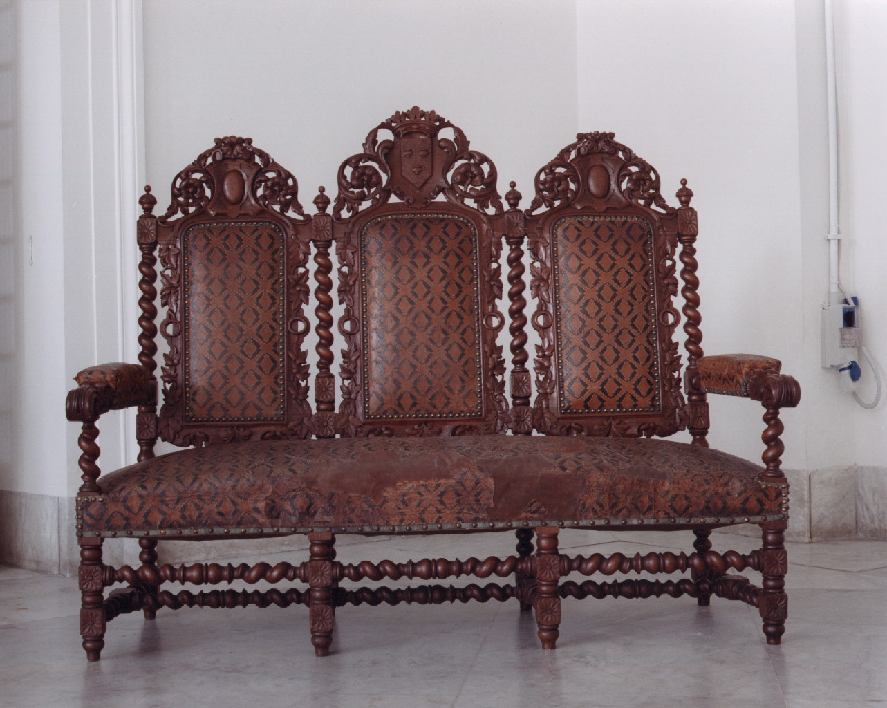 motivi decorativi vegetali (divano) - manifattura napoletana (sec. XIX)