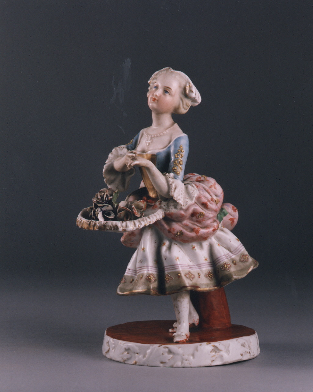 venditrice di fiori (statuetta) - manifattura tedesca (primo quarto sec. XIX)