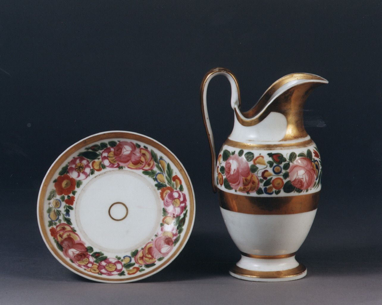 motivi decorativi floreali (brocca) - manifattura napoletana (sec. XIX)