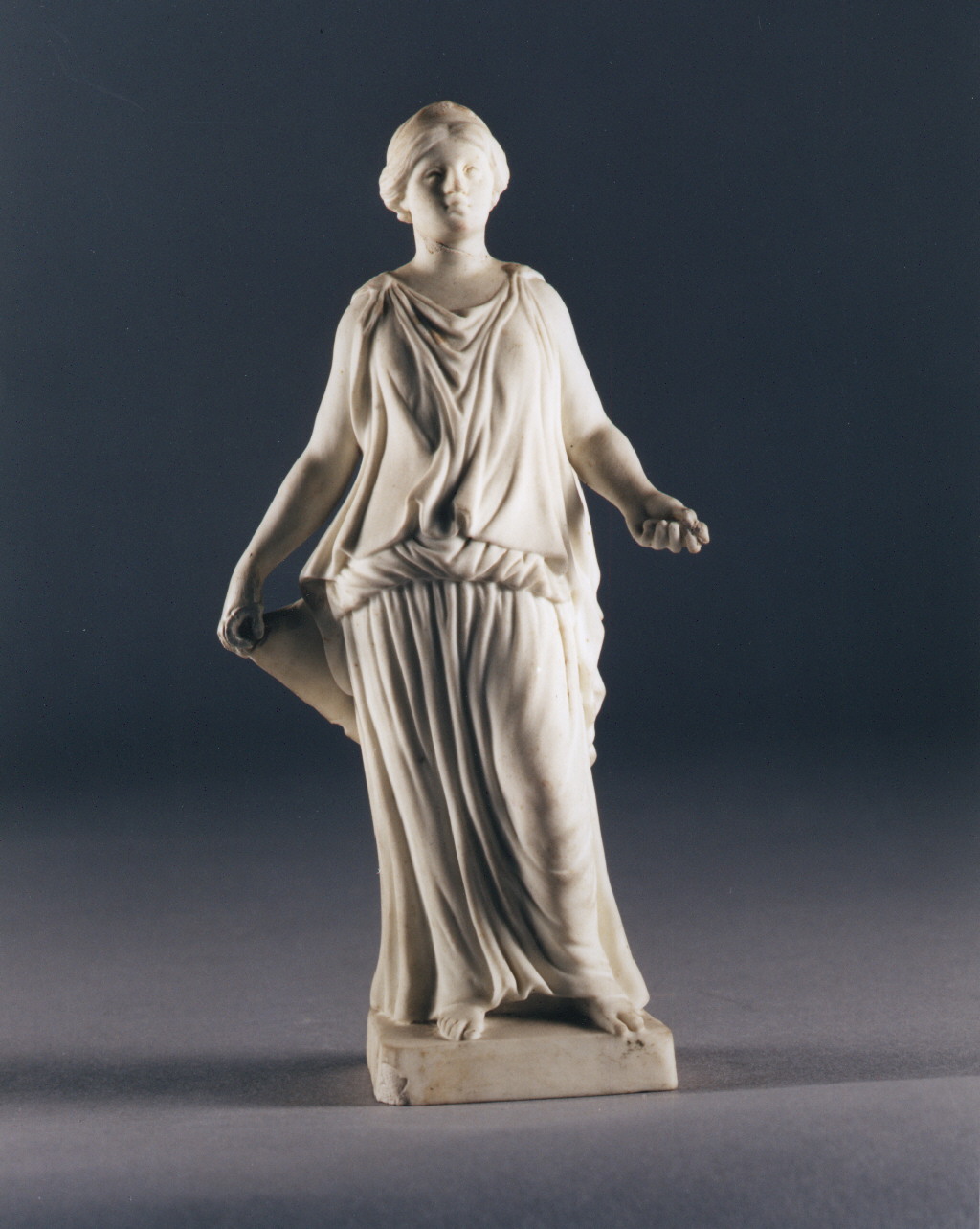 figura femminile (statuetta) - manifattura italiana (fine/inizio secc. XVIII/ XIX)