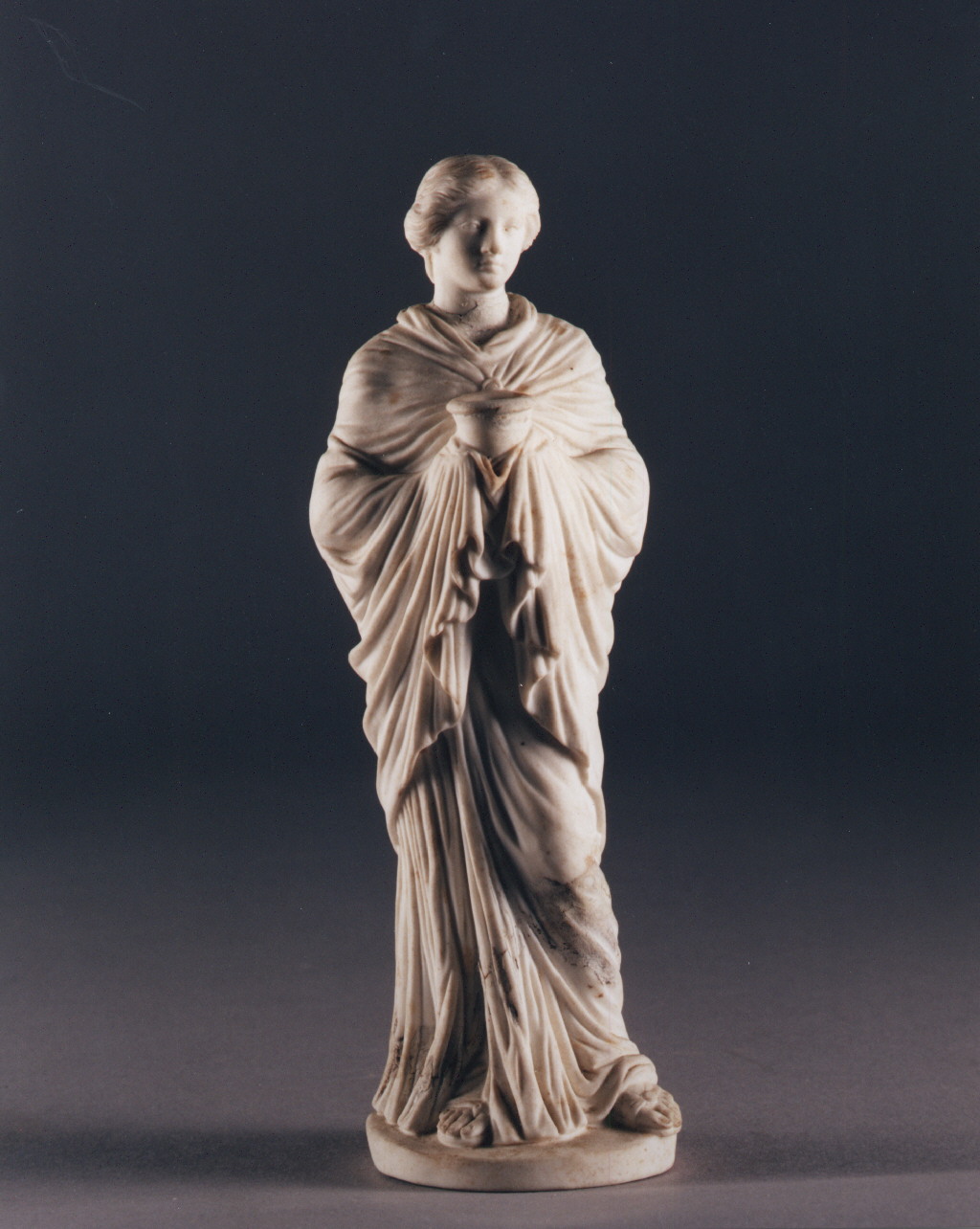 figura femminile (statuetta) - manifattura italiana (fine/inizio secc. XVIII/ XIX)