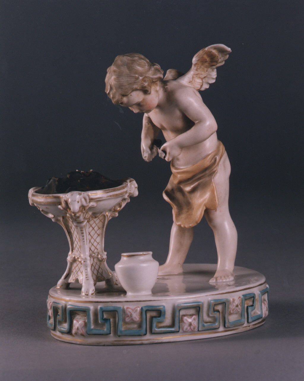 putto alato (scultura miniaturistica) - manifattura di Plaue (sec. XIX)