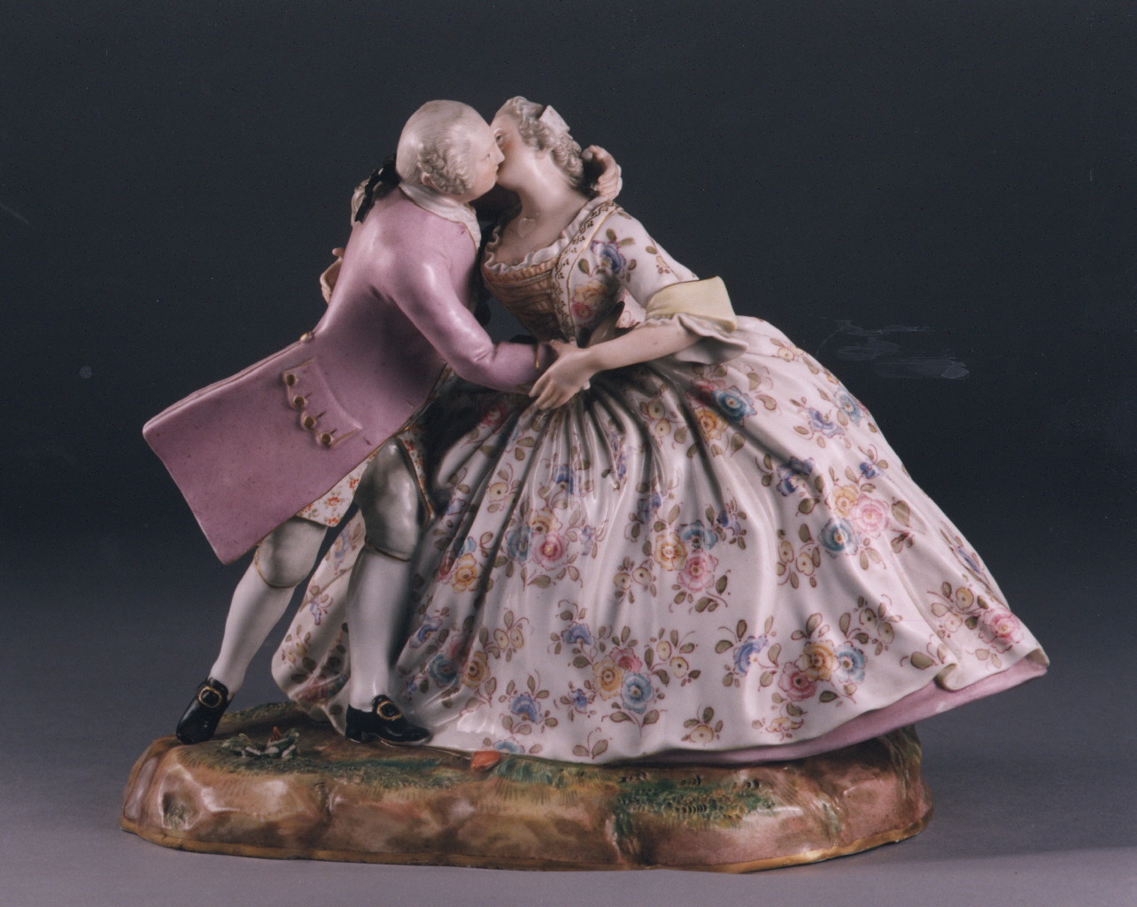 giovani amanti (scultura miniaturistica) di Kaendler Johann Joachim (fine/inizio secc. XVIII/ XIX)