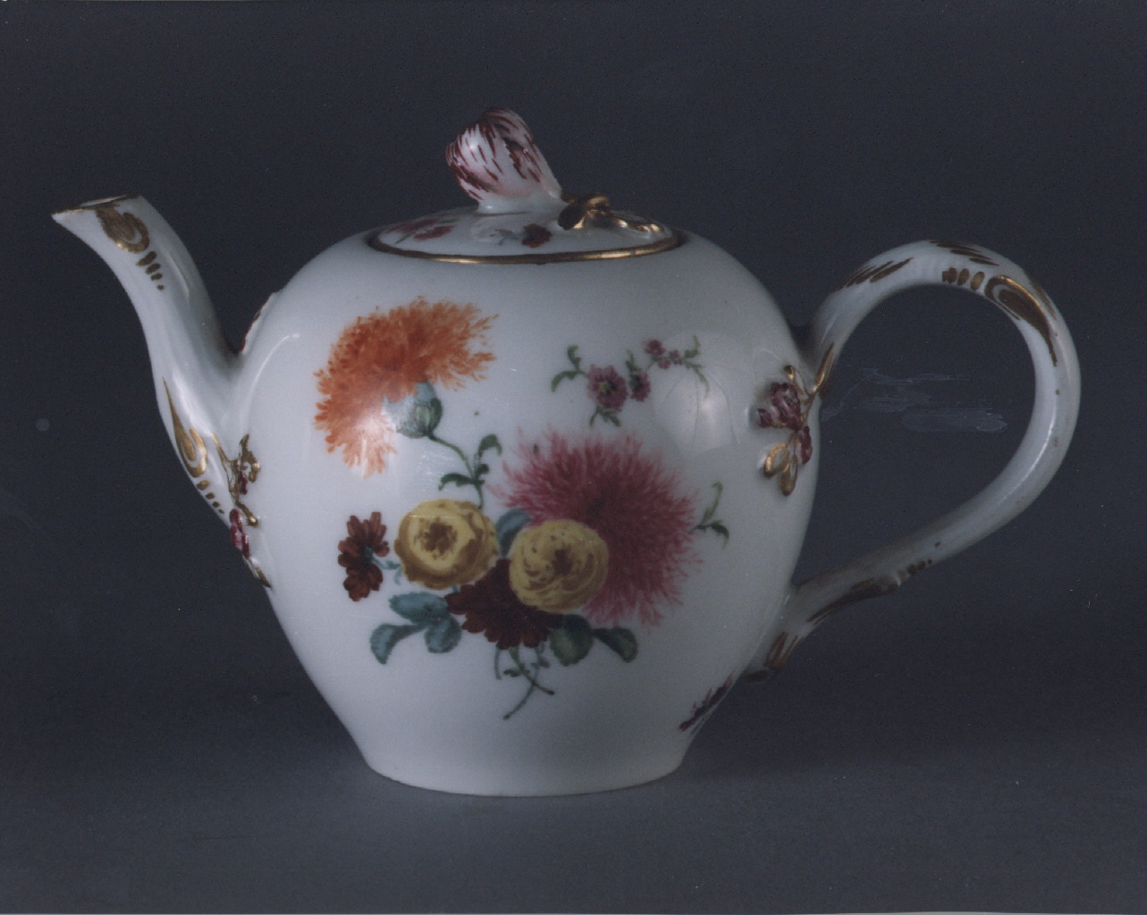 motivi decorativi floreali (teiera) - manifattura di Meissen (sec. XVIII)