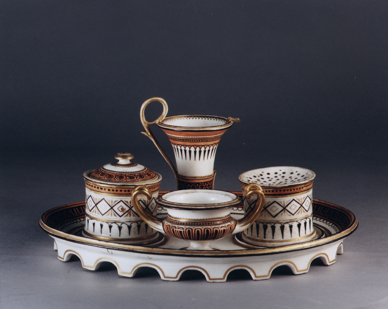 motivi decorativi geometrici e vegetali (servizio per scrivere, insieme) - Real Fabbrica di Napoli (sec. XIX)