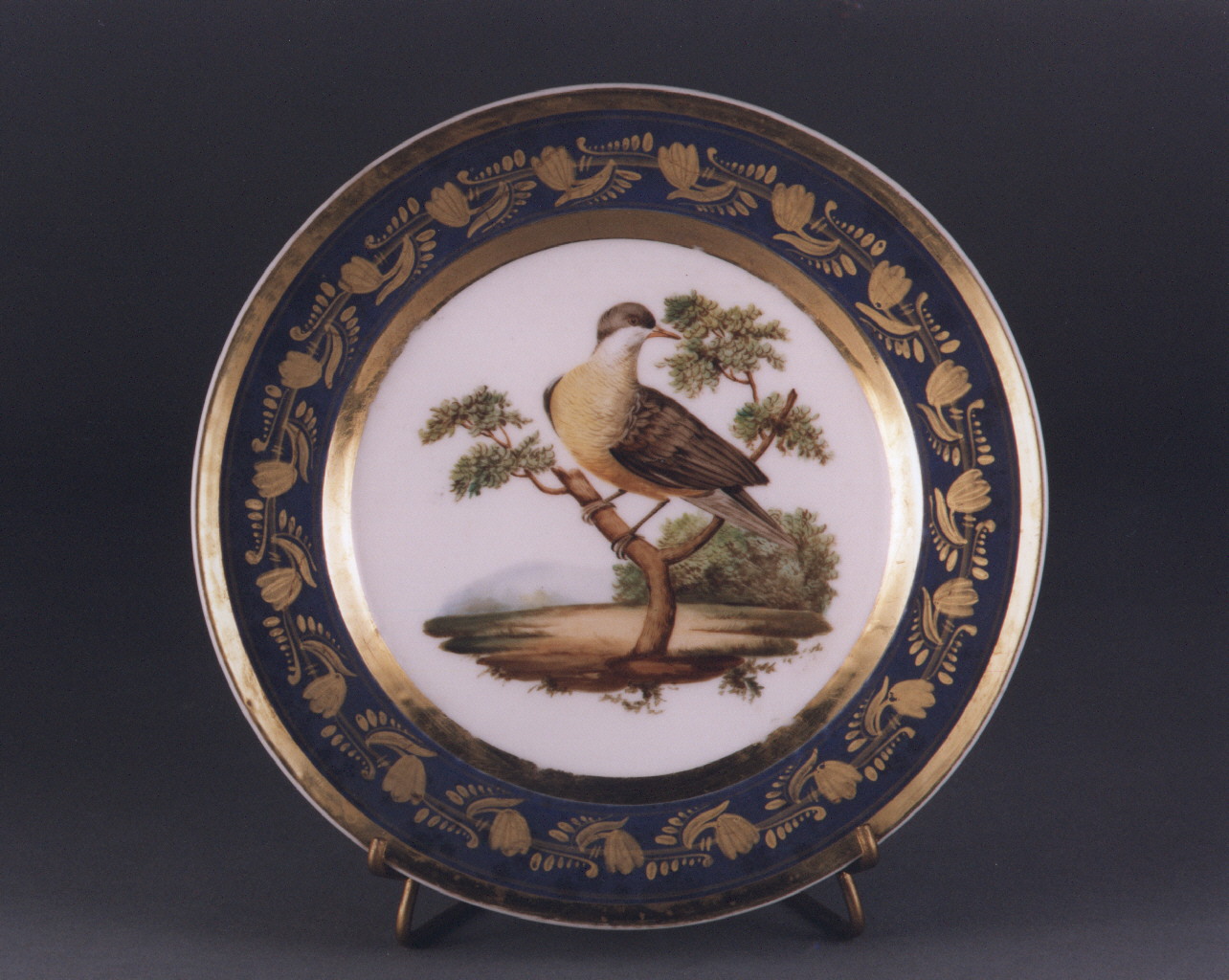 uccello su ramo entro paesaggio/ motivi decorativi floreali e fitomorfi stilizzati (piatto) - manifattura francese (sec. XIX)