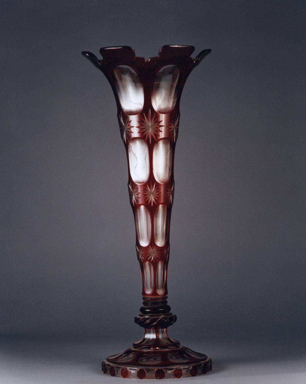 motivi decorativi geometrici (vaso) - bottega boema (primo quarto sec. XX)