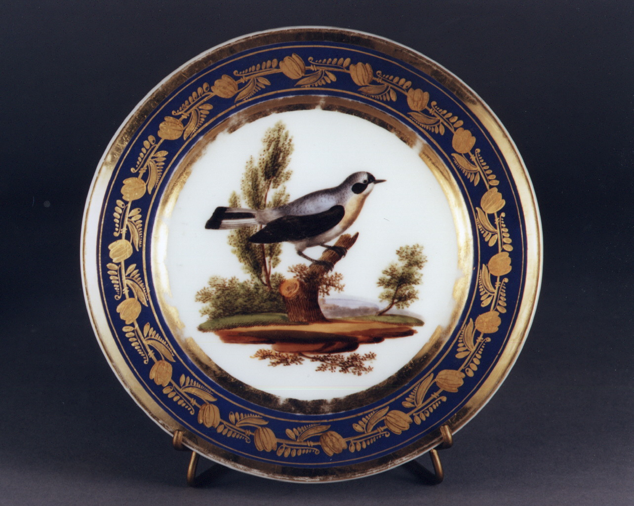 motivi decorativi floreali (piatto) - manifattura francese (sec. XIX)