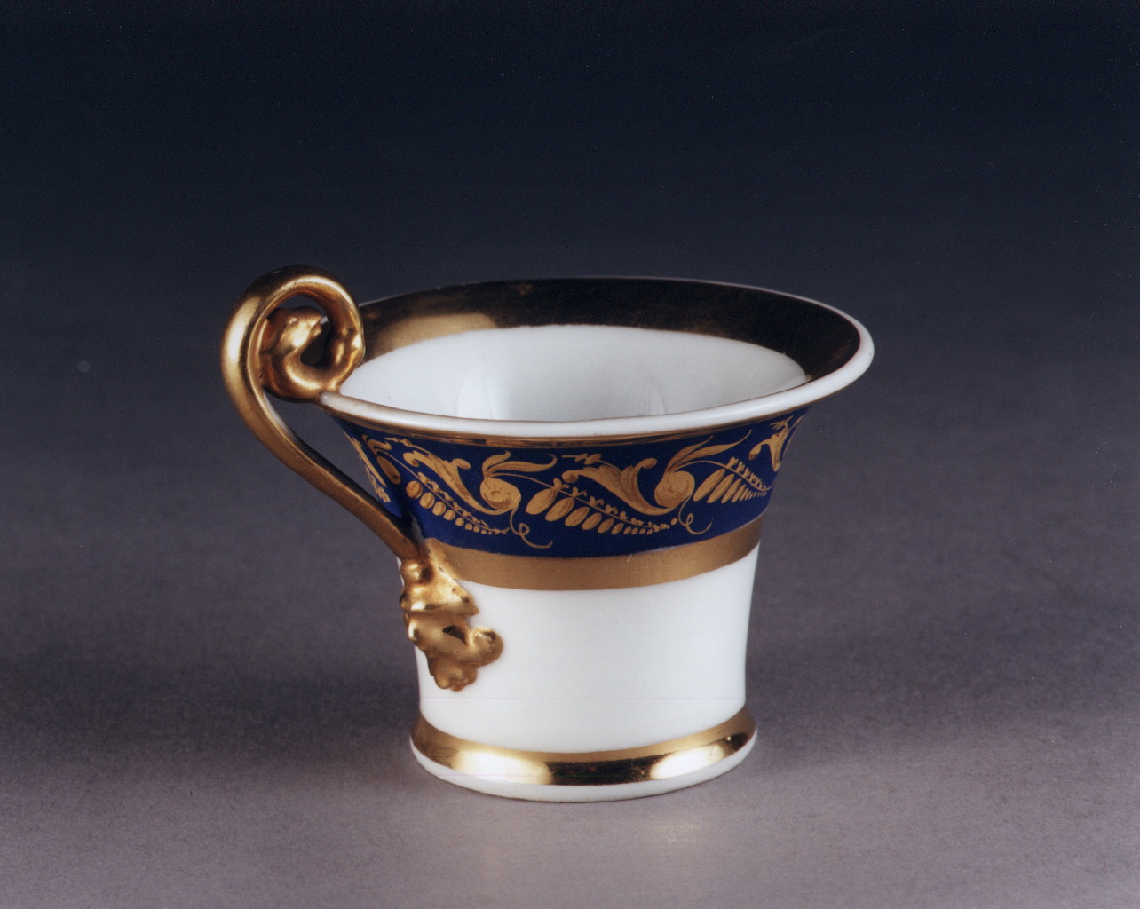 motivo decorativo floreale (tazzina, serie) - manifattura francese (sec. XIX)