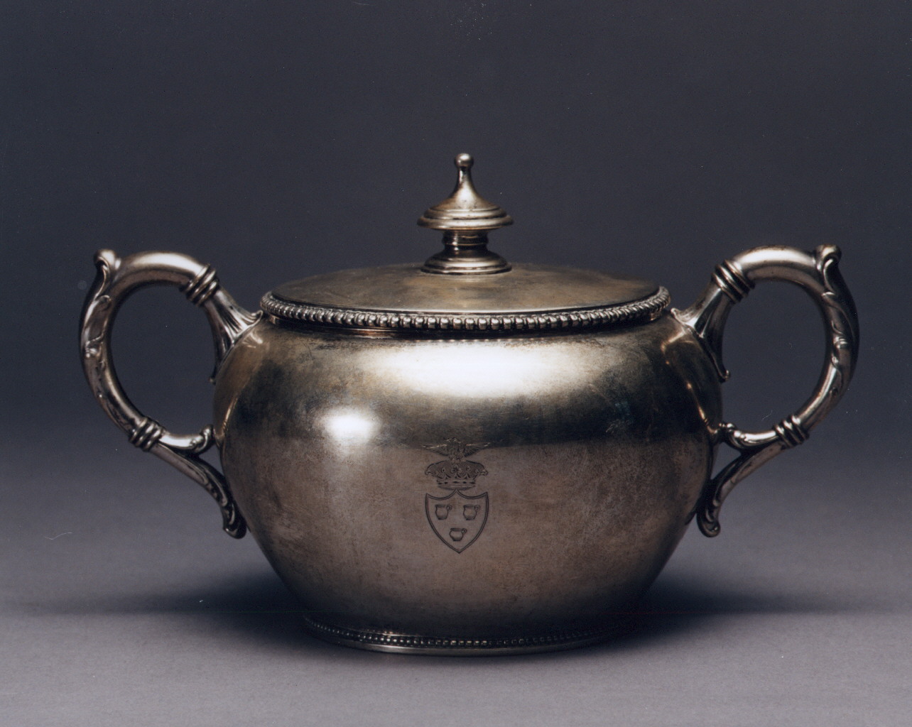 stemma gentilizio (zuccheriera) - bottega napoletana (sec. XX)