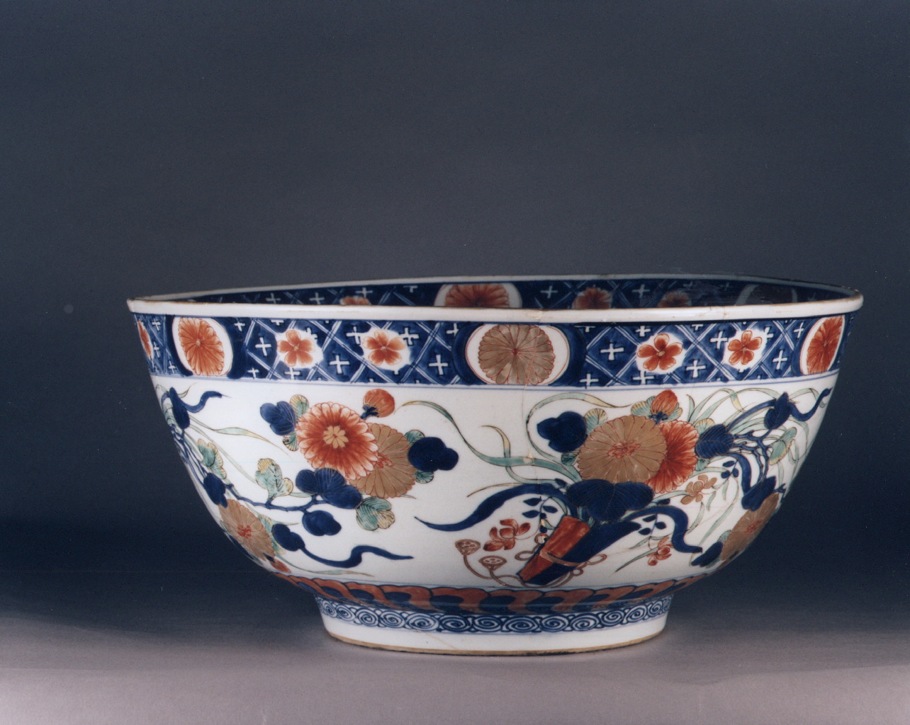 motivi decorativi vegetali (coppa) - manifattura di Jingdezhen (sec. XVIII)