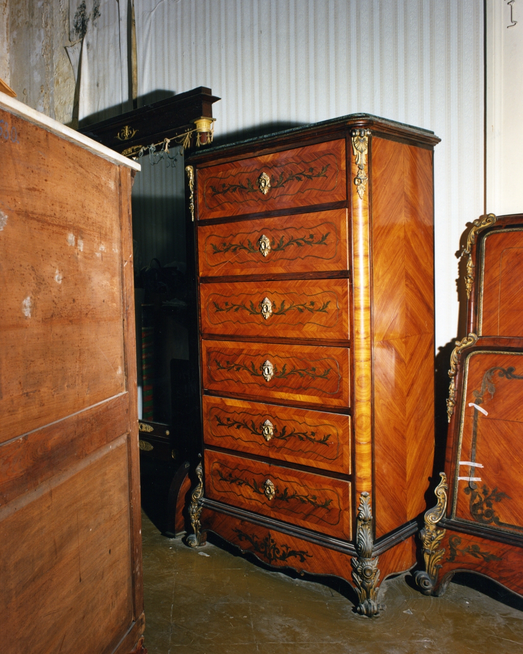 motivi decorativi a girali vegetali e floreali (cassettone, elemento d'insieme) - bottega napoletana (fine sec. XIX)