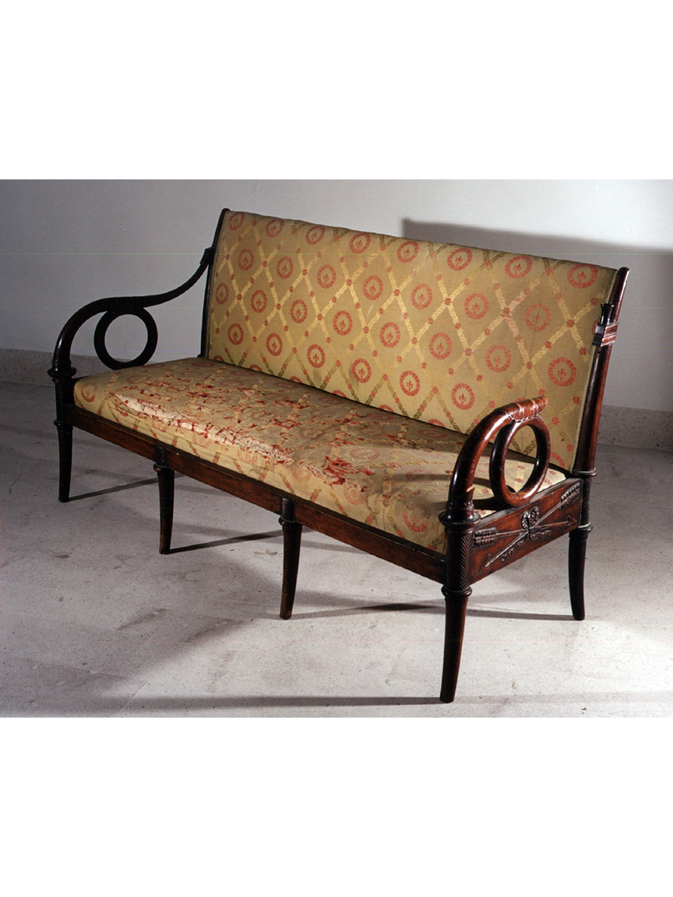 motivi decorativi vegetali (divano) di Girardi Francesco - manifattura di San Leucio (secondo quarto secc. XVIII/ XIX, sec. XX)