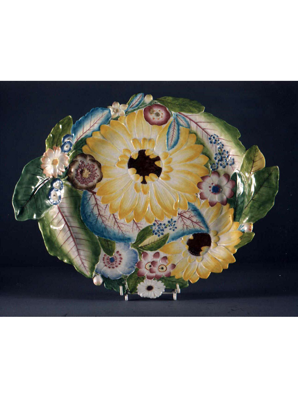 motivi decorativi vegetali (piatto) - produzione Europa settentrionale (seconda metà sec. XIX)