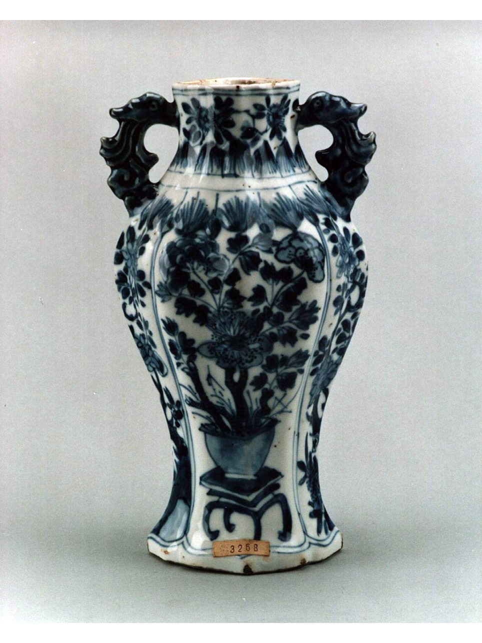 motivi decorativi floreali (vasetto - biansato) - manifattura cinese (secc. XVII/ XVIII)