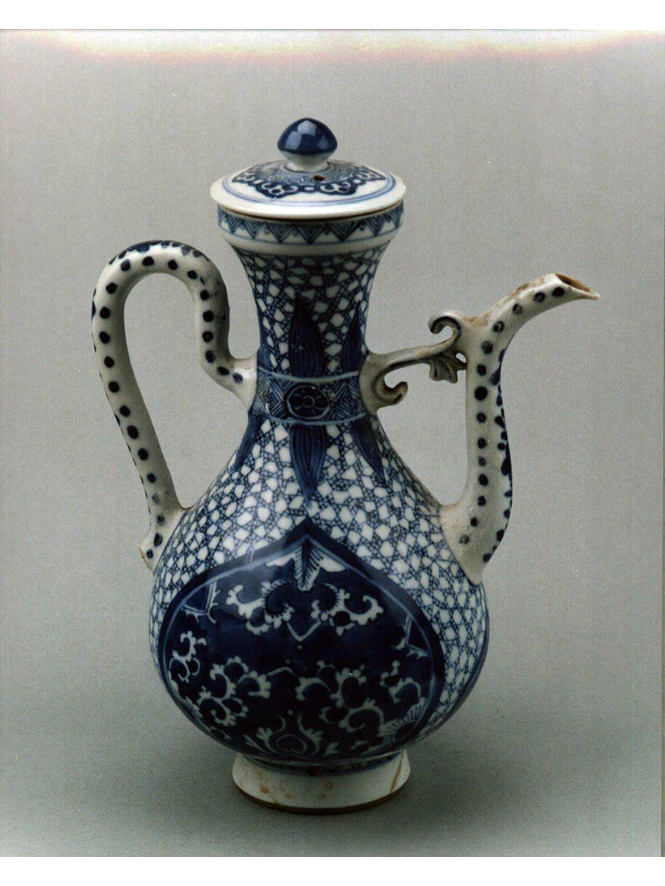 motivi decorativi geometrici (brocca) - manifattura cinese (secc. XVII/ XVIII)