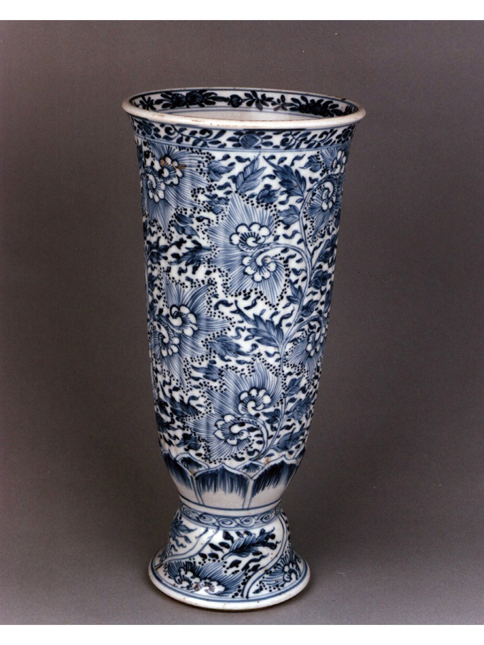 motivi decorativi floreali (bicchiere) - manifattura cinese (secc. XVII/ XVIII)
