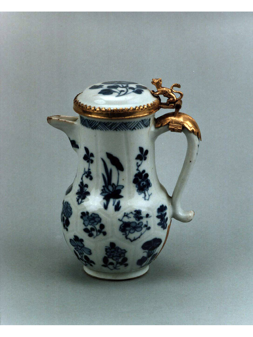 motivi decorativi floreali (bricco) - manifattura cinese, produzione europea (secc. XVII/ XVIII)