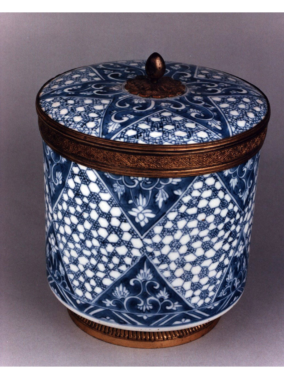 motivi decorativi floreali (scatola) - manifattura cinese, produzione europea (secc. XVII/ XVIII)