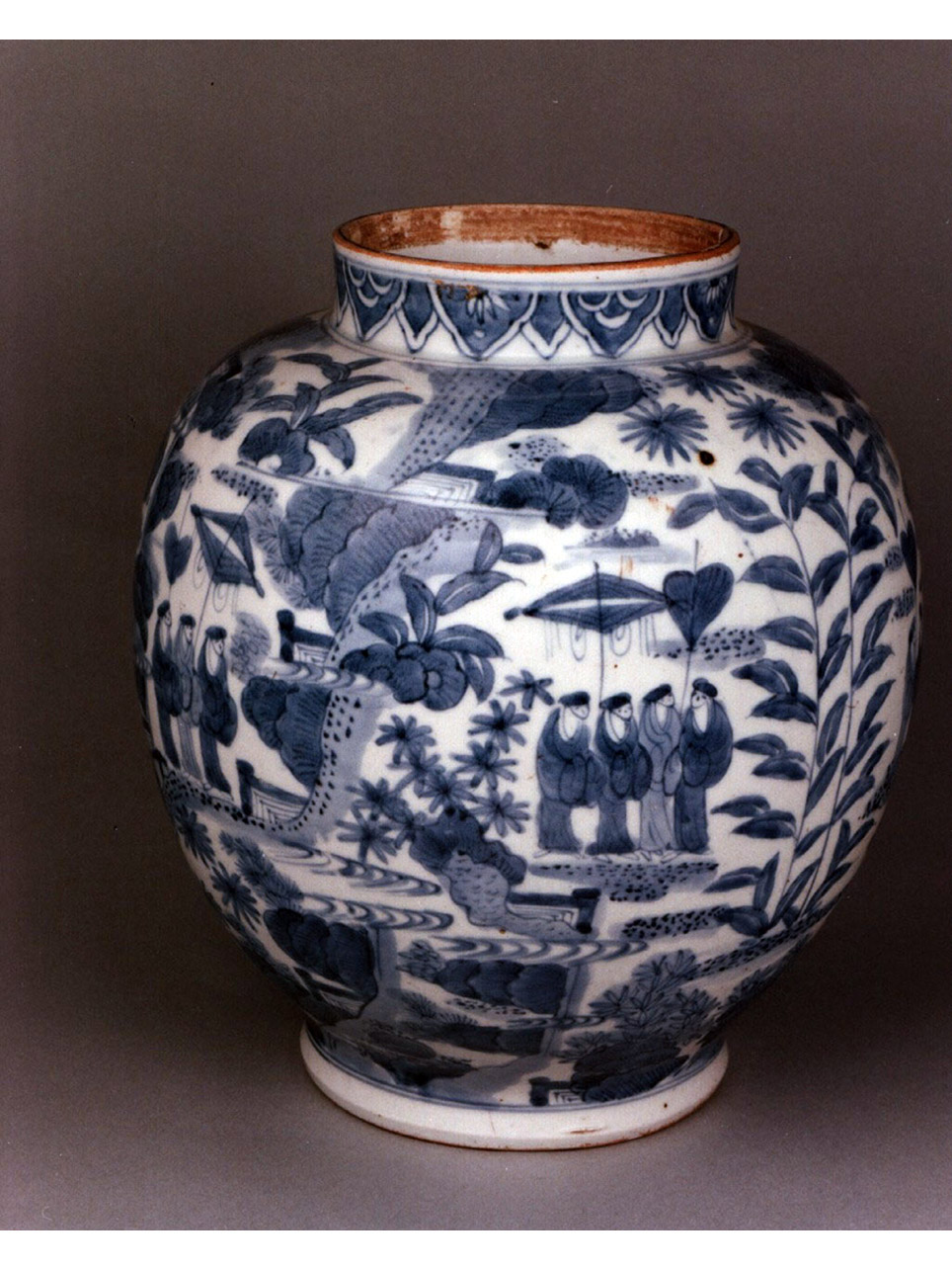 paesaggio con figure/ motivi decorativi vegetali (vaso) - manifattura giapponese (seconda metà sec. XVII)