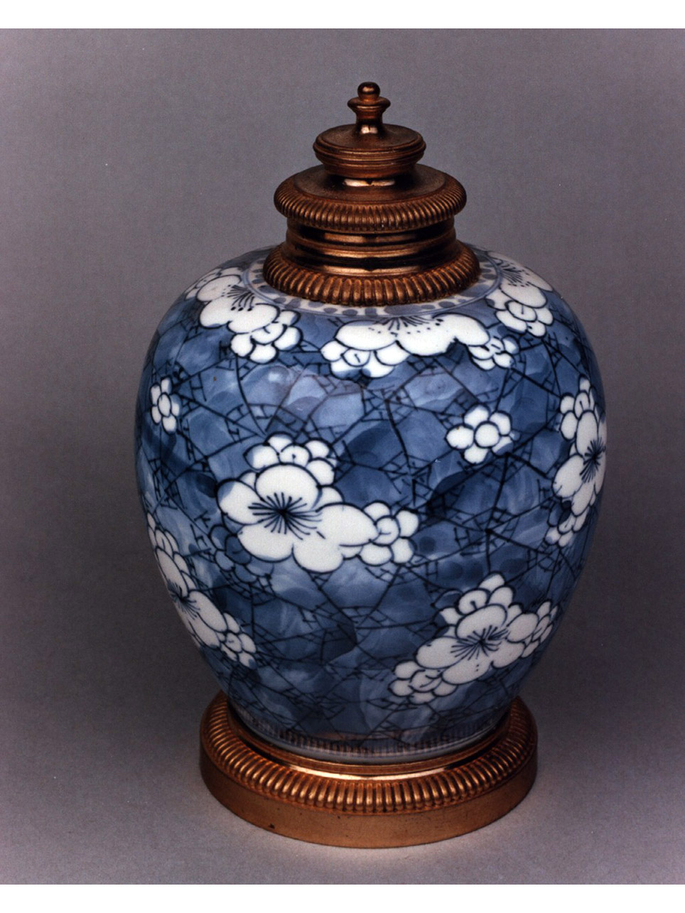 motivi decorativi floreali (vasetto) - produzione europea, manifattura cinese (prima metà sec. XVIII)