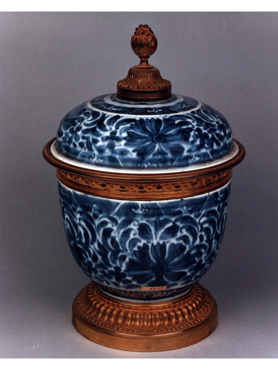 motivi decorativi floreali (coppa) - produzione europea, manifattura cinese (prima metà sec. XIX)