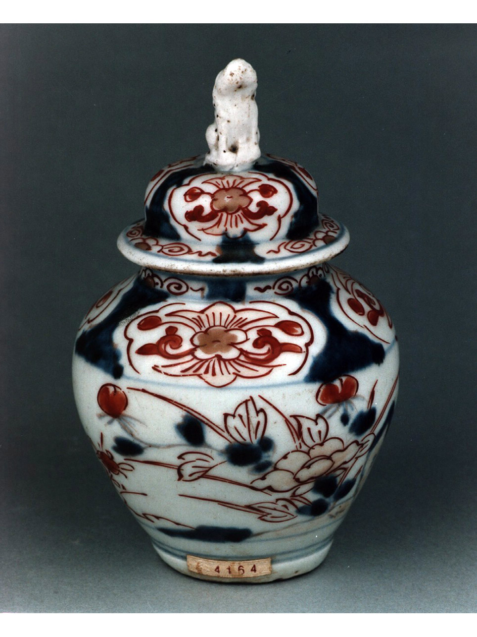 motivi decorativi floreali (vasetto) - manifattura giapponese (sec. XVIII)