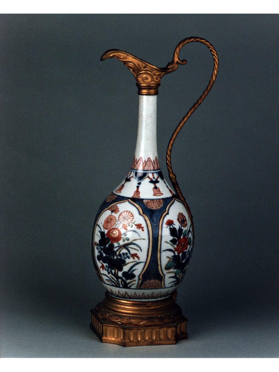 motivi decorativi floreali (brocca) - produzione europea, manifattura di Arita (sec. XVIII)