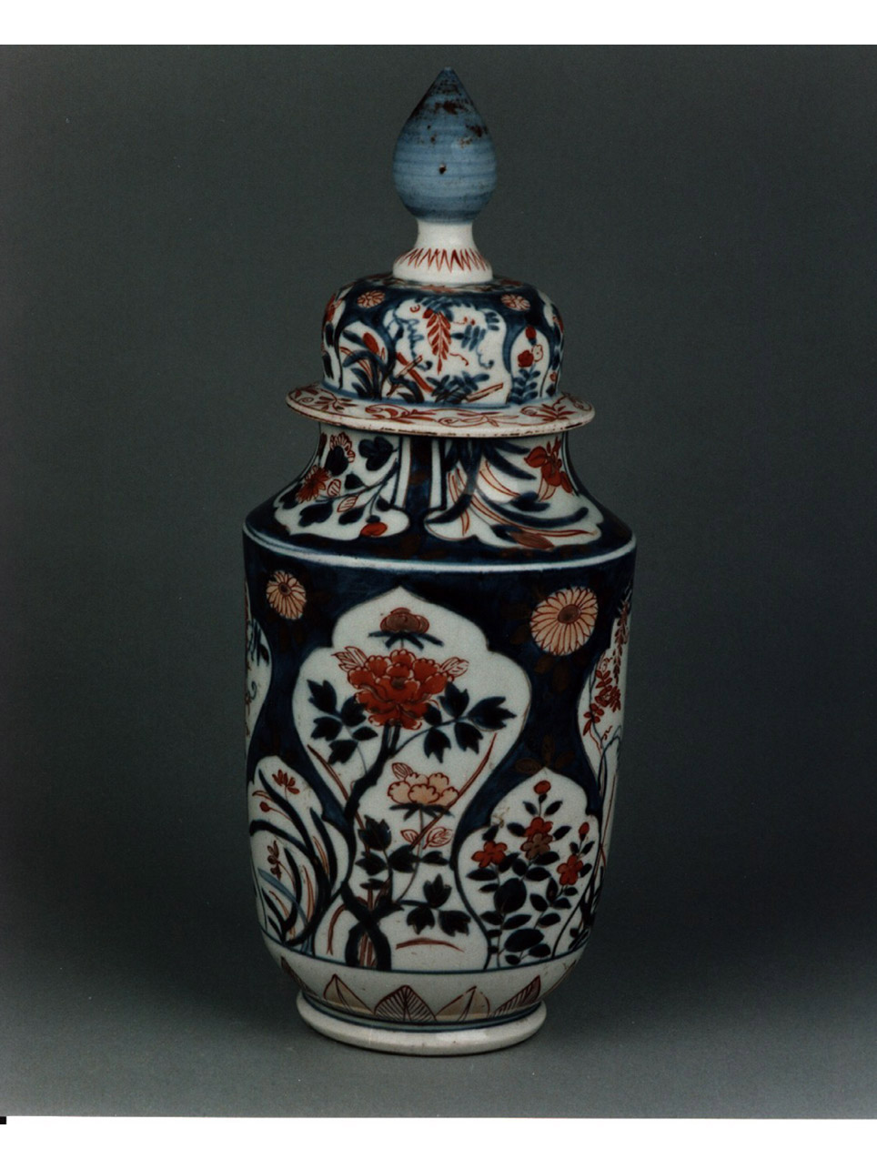motivi decorativi vegetali (vaso) - manifattura di Arita (secc. XVIII/ XIX)